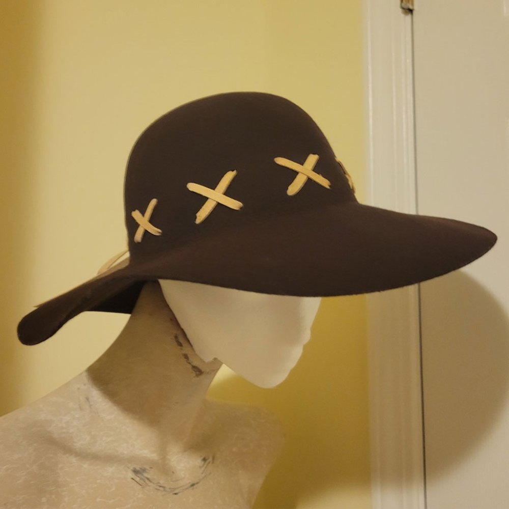 NWOT Boho hat with leather detail